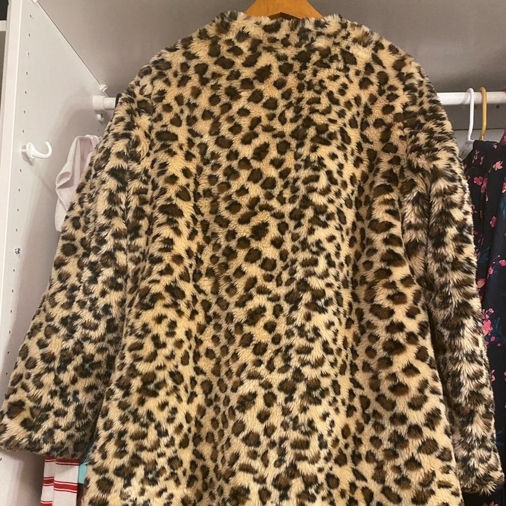 Leopard Print Faux Fur Coat - Picture 4 of 8
